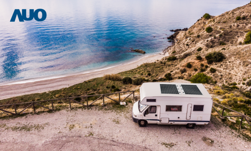 「可撓輕量化太陽光電板SunCurva」使用輕量特殊耐候型複合板取代傳統太陽能板的玻璃前板，不僅降低70%重量，每米平方僅3Kg；具有抗衝擊性能及通過電磁相容性測試，可應用於交通運輸工具，如露營車、遊艇等